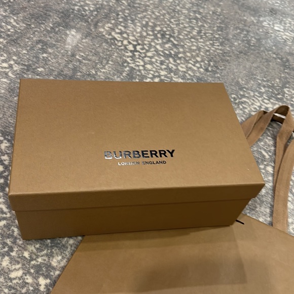 BURBERRY LONDON BIG SHOE BOX AND SHOPPING BAG - Picture 2 of 9